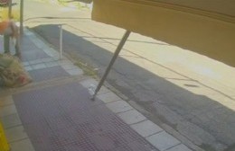 Un hombre le robó el celular a una persona en situación de calle mientras dormía en San Miguel